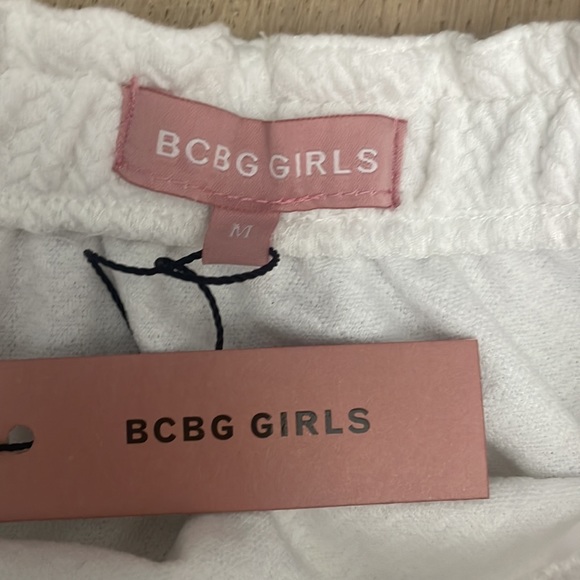 NEW! BCBGirls white skirt Soft with embossed tone on tone pattern. Never worn - Picture 2 of 7